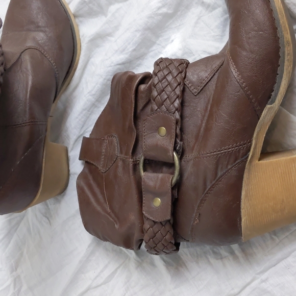 Brown boots - Picture 5 of 7